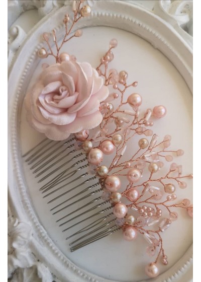 Дизайнерски кристален гребен с роза от сатен в нежно розово Rose Touch by Atelier Roses and Crystals